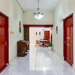 Oyo Living 2604 Elicia Kost