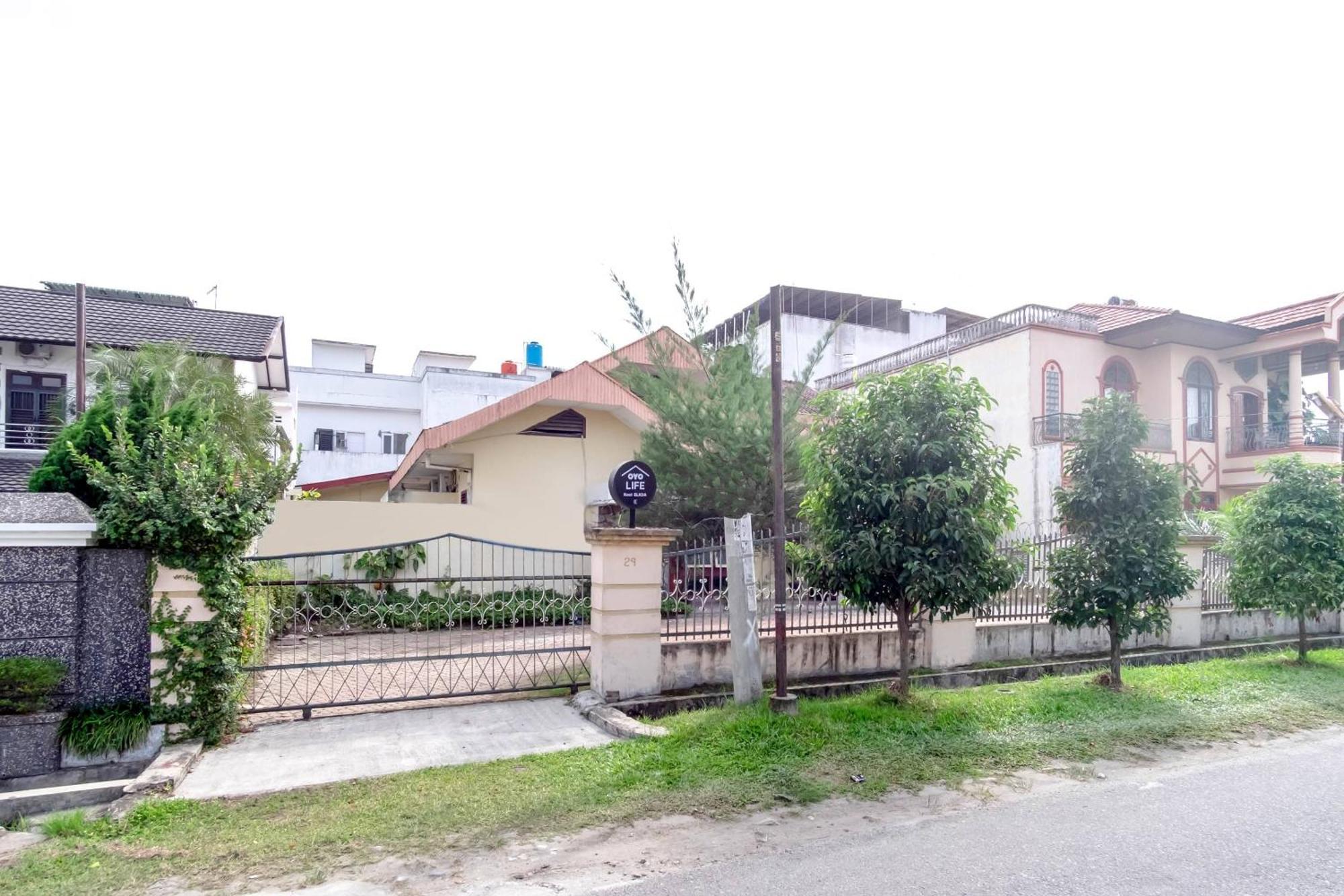 Hotel Oyo Living 2604 Elicia Kost Medan